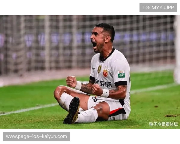 上海海港莱昂纳多中路突破制造射门机会，展现进攻新风貌